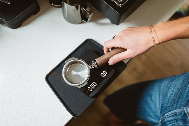 Weighing a bottomless portafiler on an Acaia Lunar scale