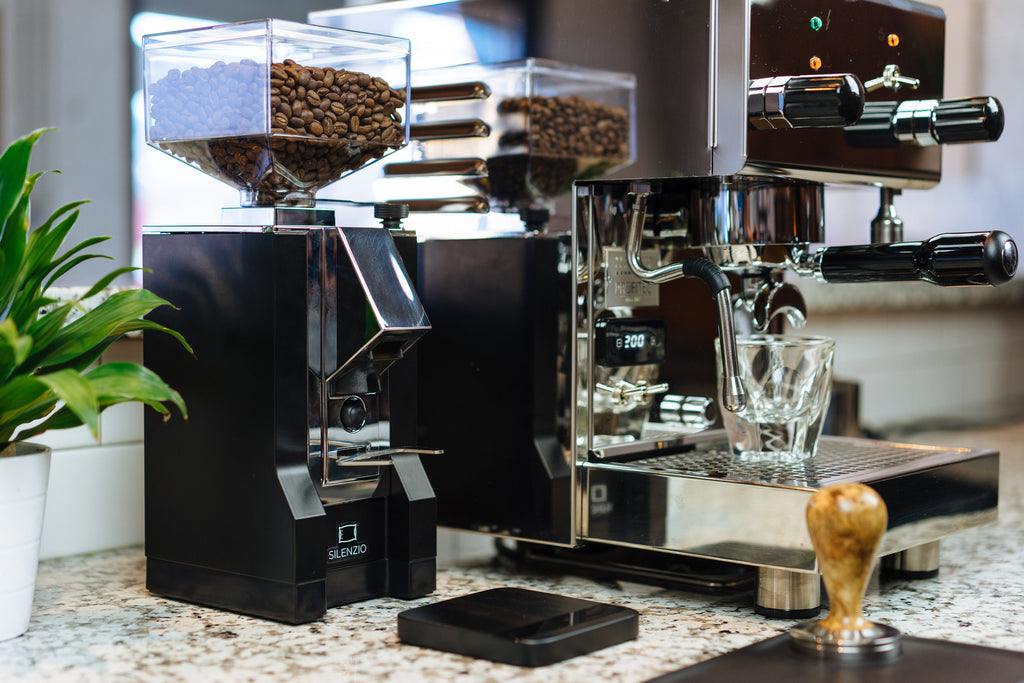 Eureka Mignon Silenzio espresso grinder in black side view lifestyle image by clive coffee