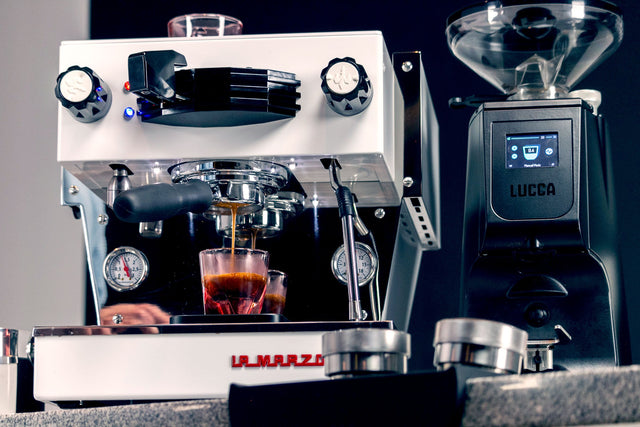 La Marzocco Linea Mini, La Marzocco Bottomless Portafilter - Lifestyle